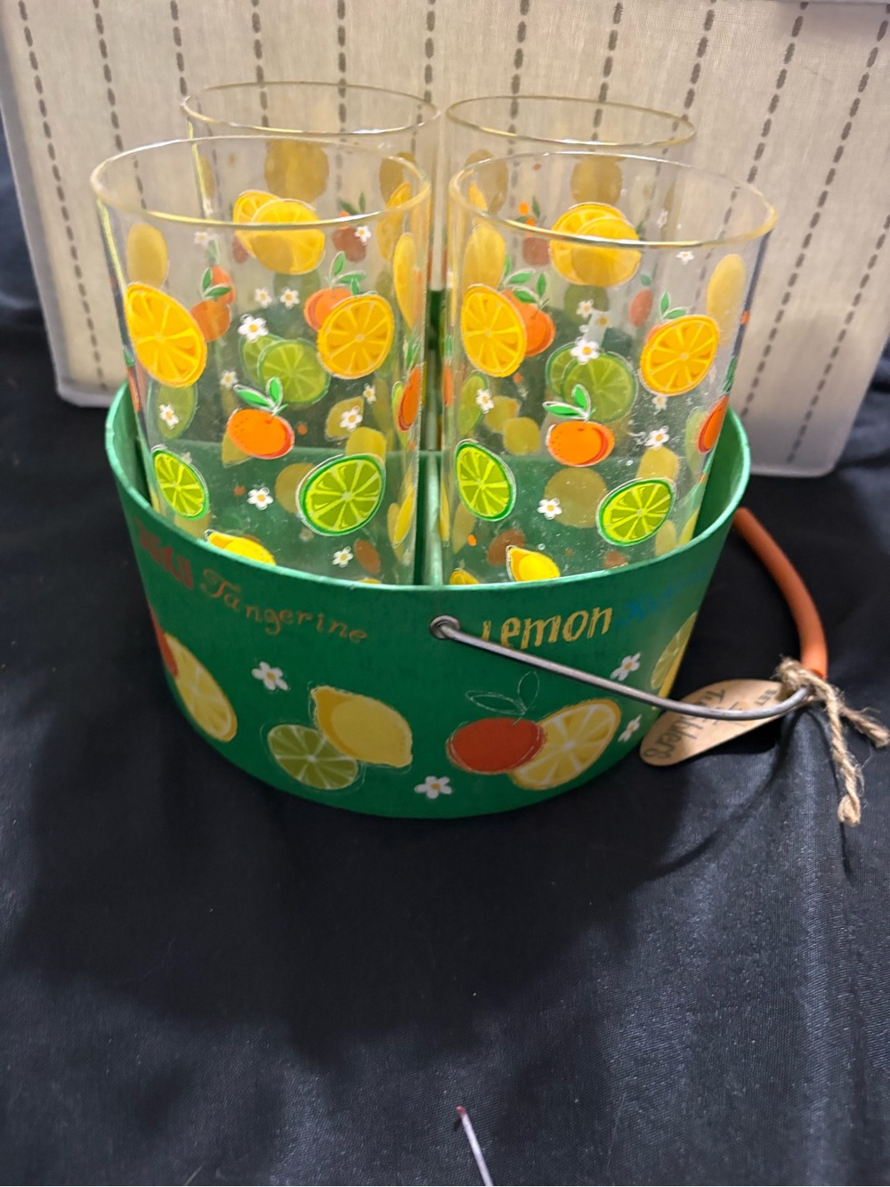 2006 Starbucks 4-piece lemonade tumbler set features 18oz plastic cups